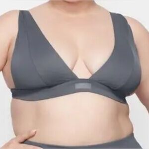 NWOT Skims Plunge Bikini Top Gunmetal Gray Medium